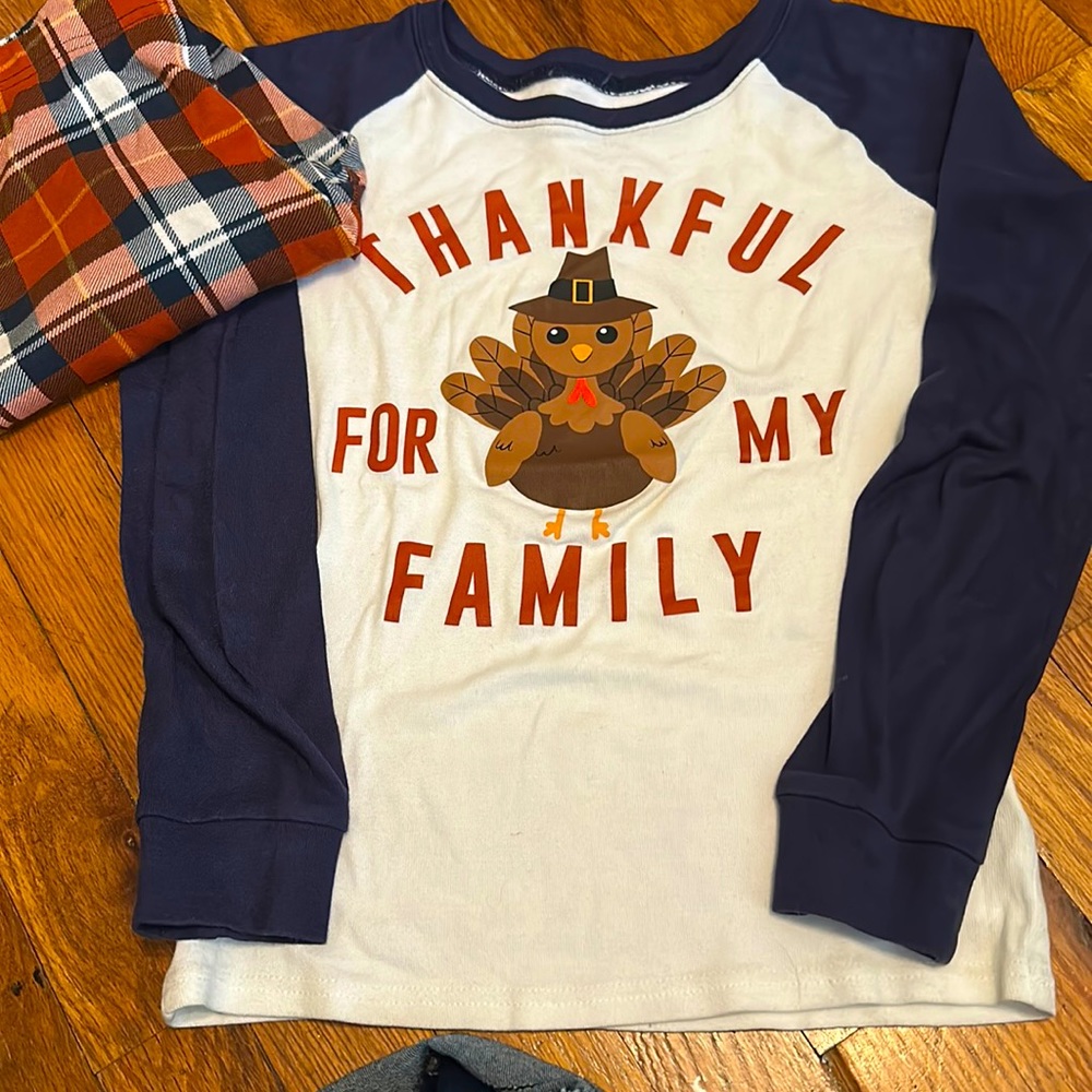 CHILDRENS PLACE thanksgiving 🦃 pjs sz12. 2  available. Matching plaid bottoms.